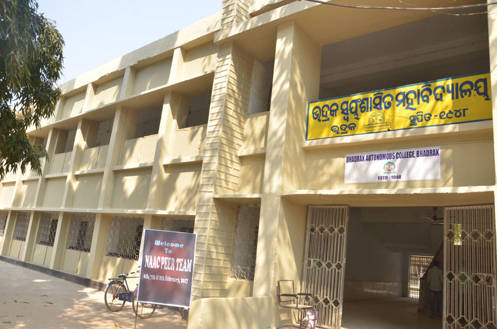 Bhadrak Autonomous College Academic Building photo 8
